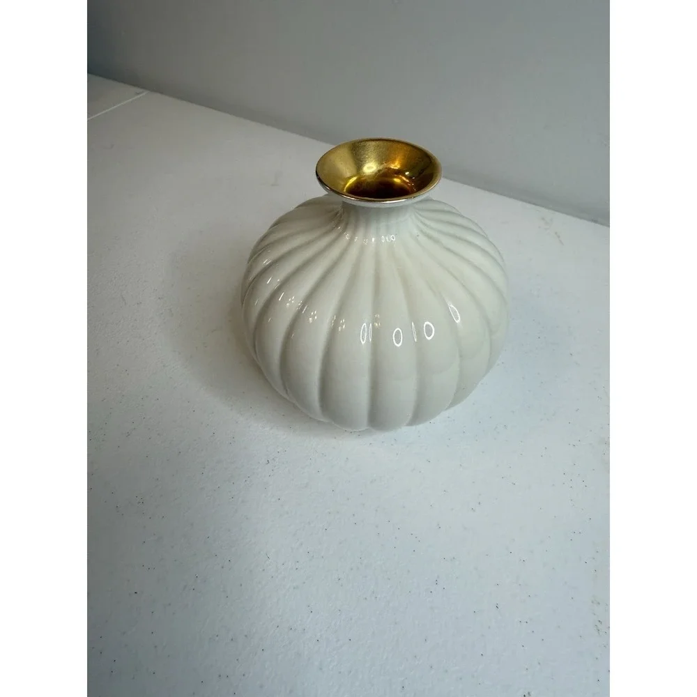 Vtg Lenox Ivory Sweet Briar Bud Vase Ribbed w Gold Inside 4.75